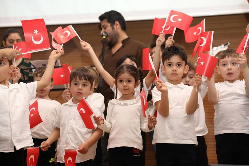 ALKÜ’LÜ  MİNİKLER 23 NİSANI COŞKUYLA KUTLADI