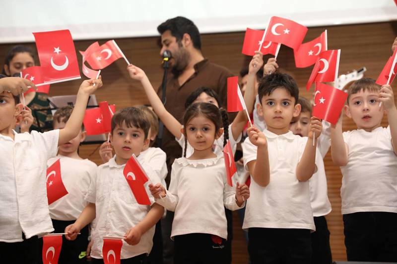 ALKÜ’LÜ  MİNİKLER 23 NİSANI COŞKUYLA KUTLADI